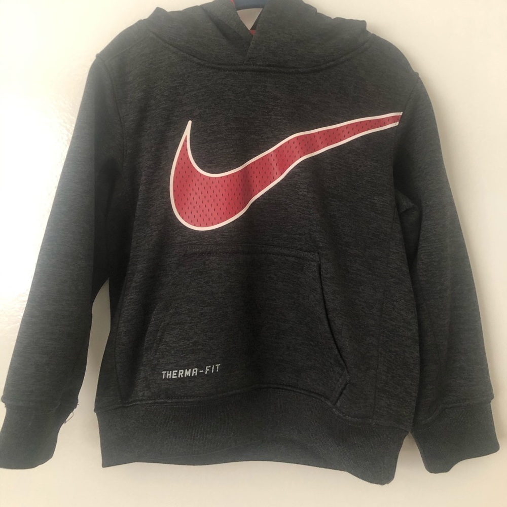 Nike Therma-Fit boys hoodie
